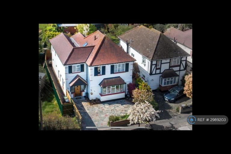 5 bedroom house in Earls Hall Avenue, Southend-On-Sea, SS2 (5 bed) (#2989203)