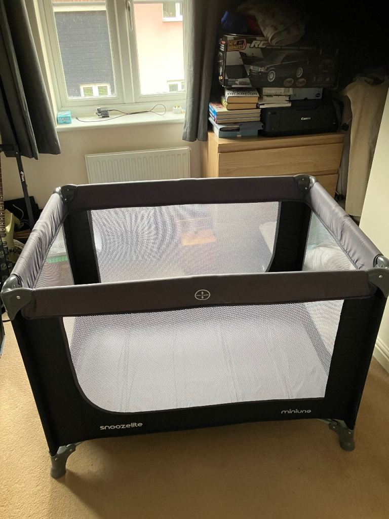 Travel cot