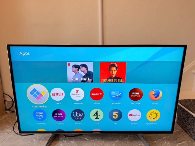 Panasonic 42” smart tv 4K ultra hd 