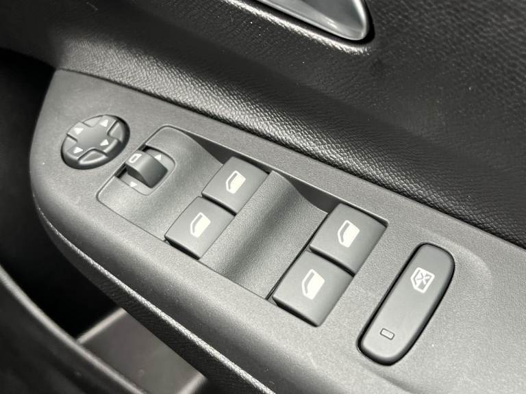  Vauxhall Corsa 1.2 Turbo Yes Hatchback 5dr Petrol Manual Euro 6 s/s 100 Ps