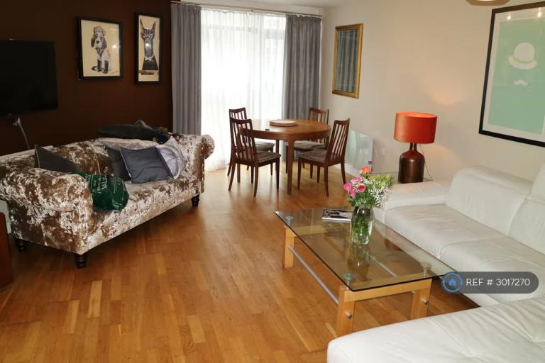 2 bedroom flat in Altolusso, Cardiff, CF10 (2 bed) (#3017270)