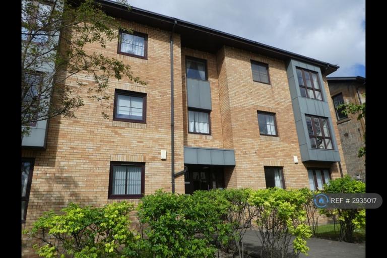 2 bedroom flat in Westercraigs Court, Glasgow, G31 (2 bed) (#2935017)