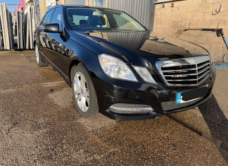 Mercedes-Benz E300 2013 W212 Saloon Hybrid breaking