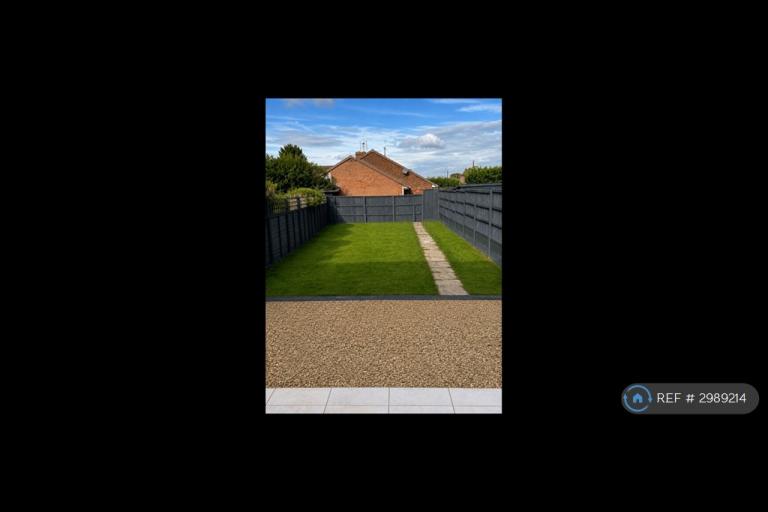 3 bedroom house in Longlands Road, Bishops Cleeve, Cheltenham, GL52 (3 bed) (#2989214)