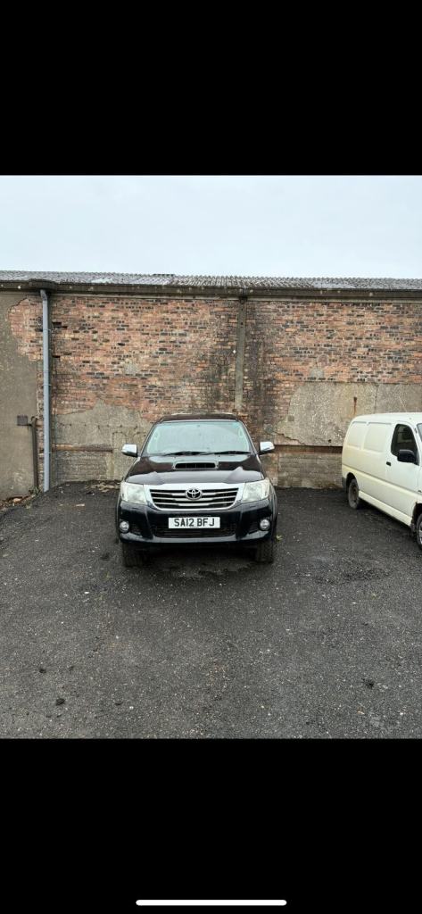 Toyota Hilux low miles
