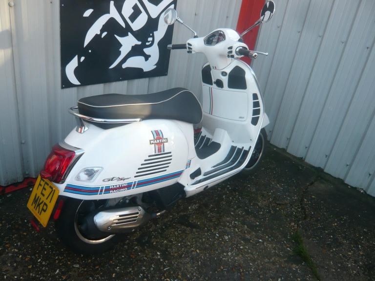 Piaggio Vespa GTS 125 SUPER ONLY 634 MILES 2021 LEARNER LEGAL SCOOTER 50 SH N X 