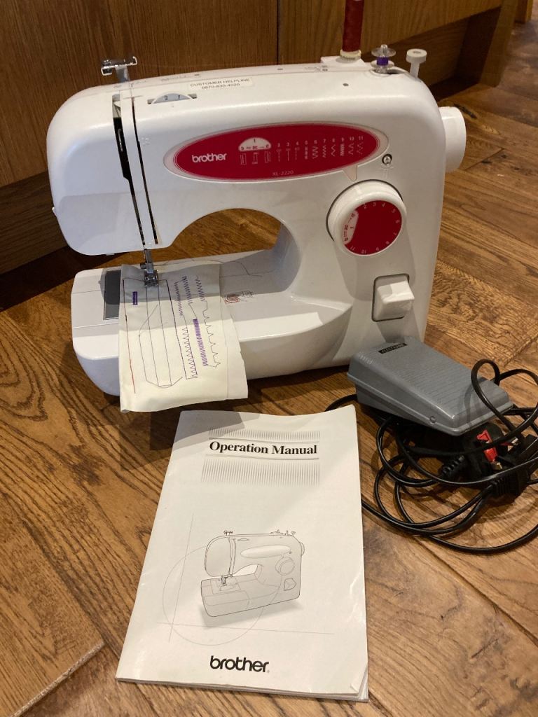 Brother XL-2220 Sewing Machine with Manual and Feet
