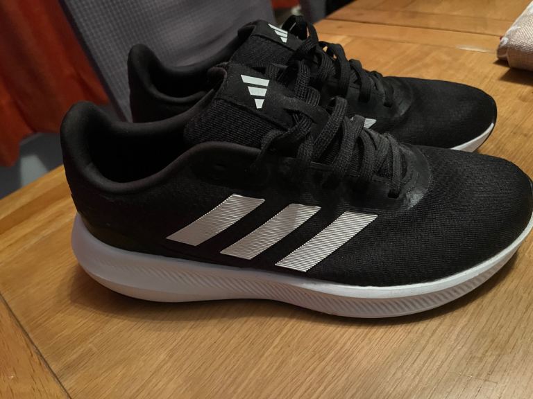 Men’s Adidas running shoes / trainers