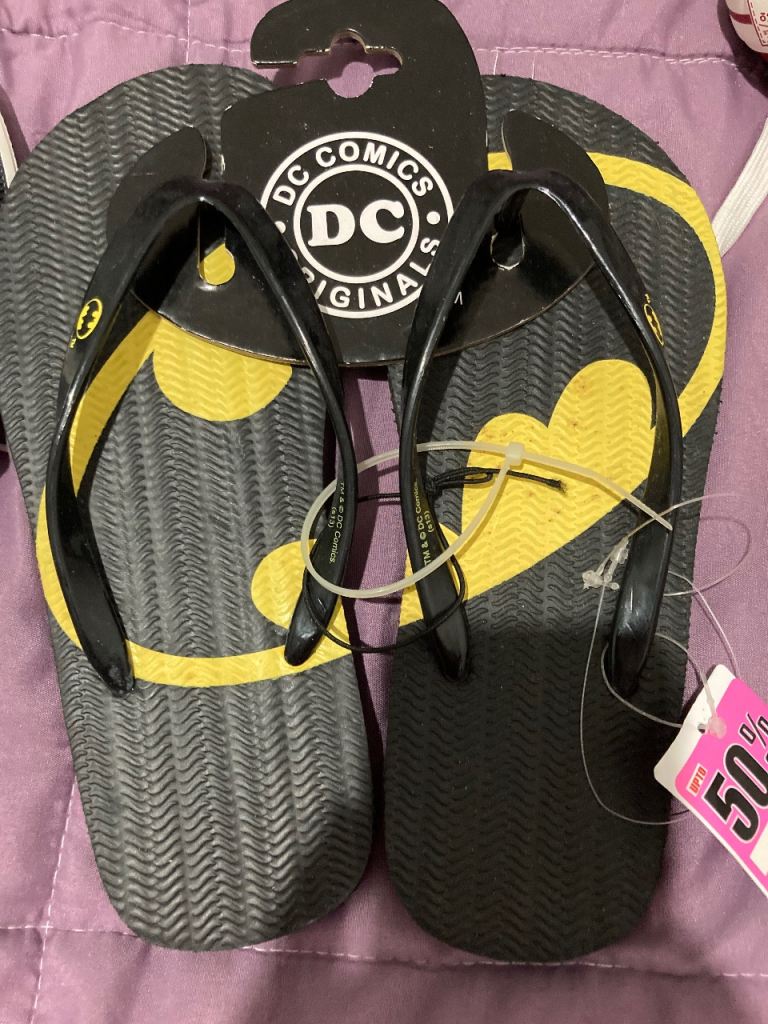 Batman flip flops size 3 unisex. New. 