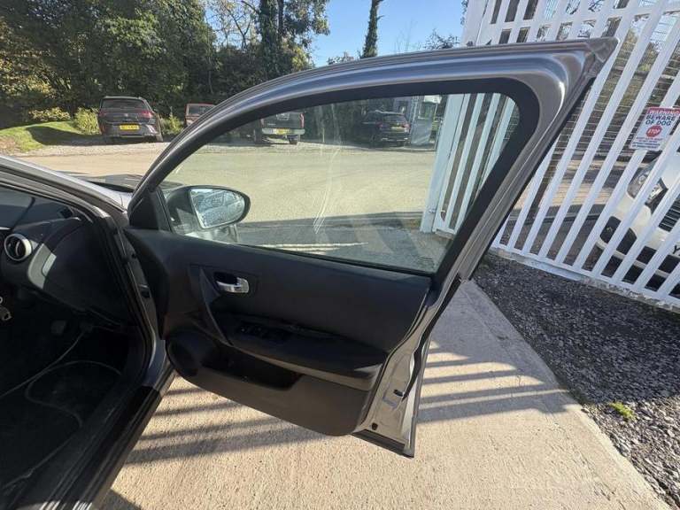 2010 Nissan Qashqai Qashqai Visia DCI Hatchback DIESEL Manual