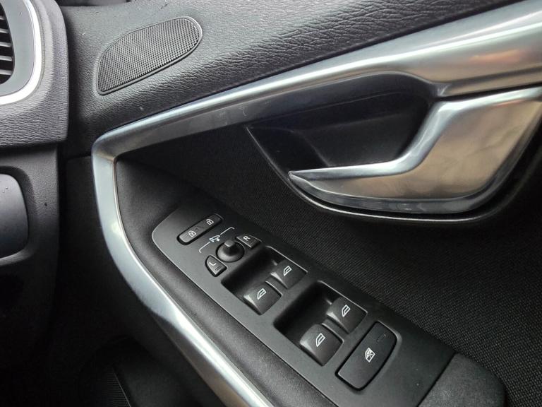 2017 Volvo V40 T2 [122] Momentum 5dr Geartronic HATCHBACK Petrol Automatic