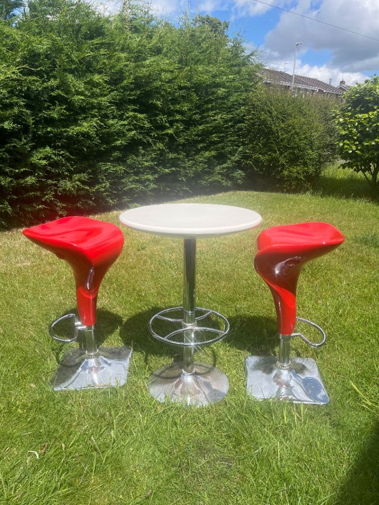 Breakfast Bar Table & 2 Stools – Red & Chrome