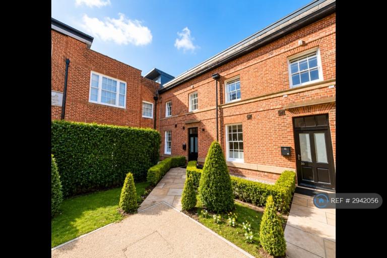 4 bedroom house in Bloomesbury Avenue, Manchester, M20 (4 bed) (#2942056)