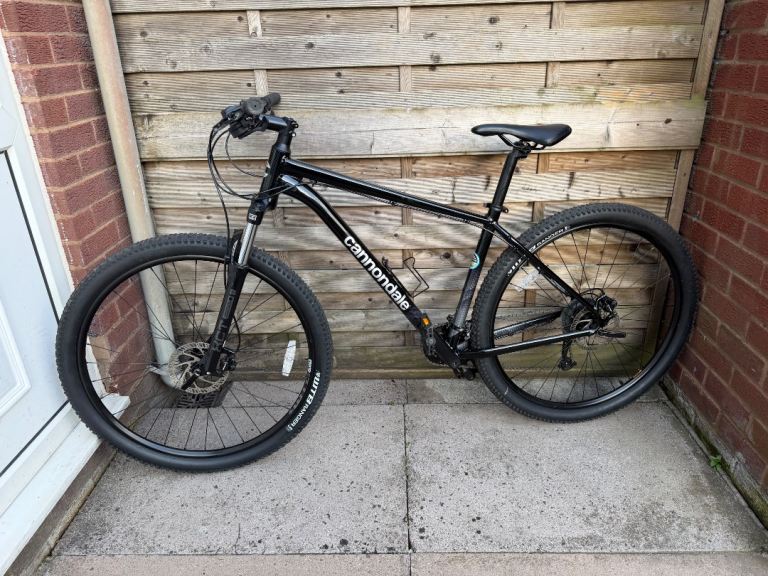 Cannondale Trail 7 Mountain Bike 18.5” L Frame 29” Wheels Great Condition Black