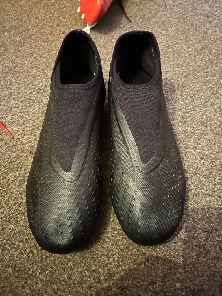 Adidas slip on size 7 football boots 