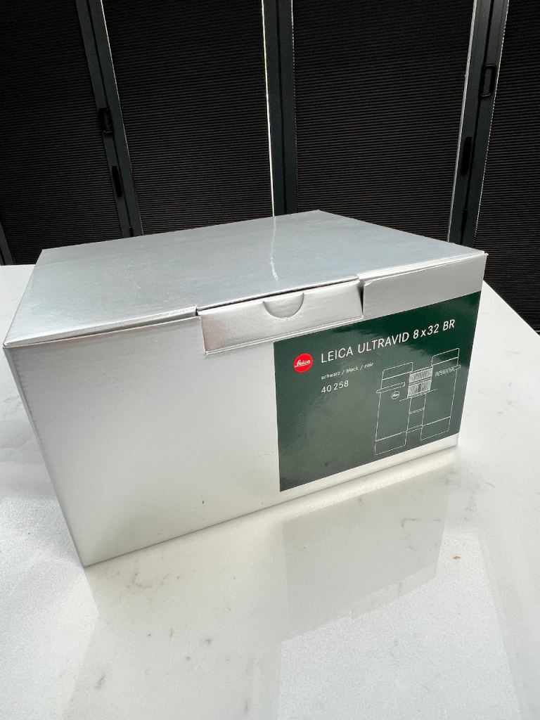 Leica Ultravid 8 x 32 BR compact binoculars 