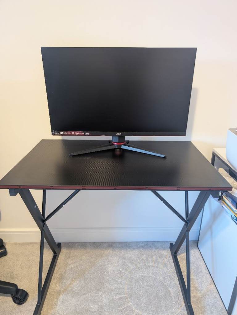 AOC 165Hz monitor and small desk 