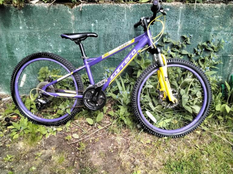 GIRLS BIKE. CARRARA LUNA 24" wheels ( 8 - 11 yr old )
