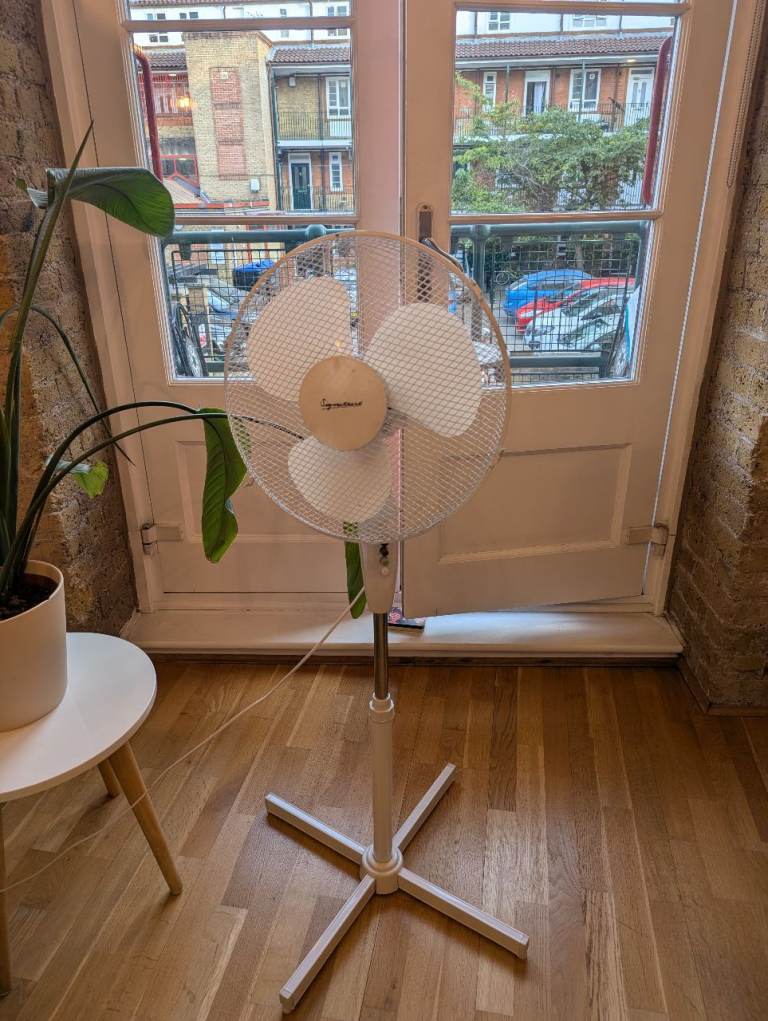 Signature 16" Pedestal Fan – Excellent Condition