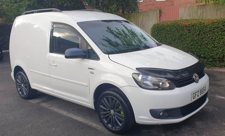 2011 Volkswagen Caddy 1.6 TDI 102PS – Rear Seat Conversion