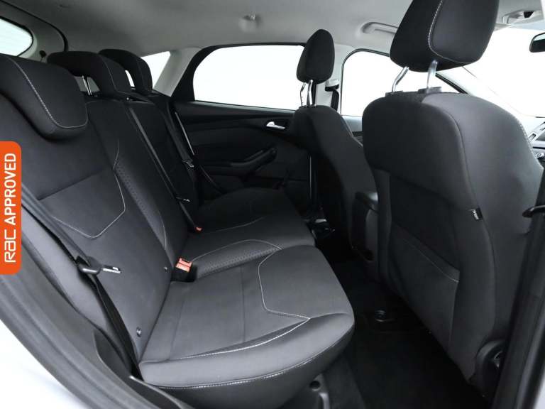 2015 Ford Focus 1.6 Zetec Hatchback 5dr Petrol Powershift Euro 6 (125 ps) Hatchback PETROL Automatic