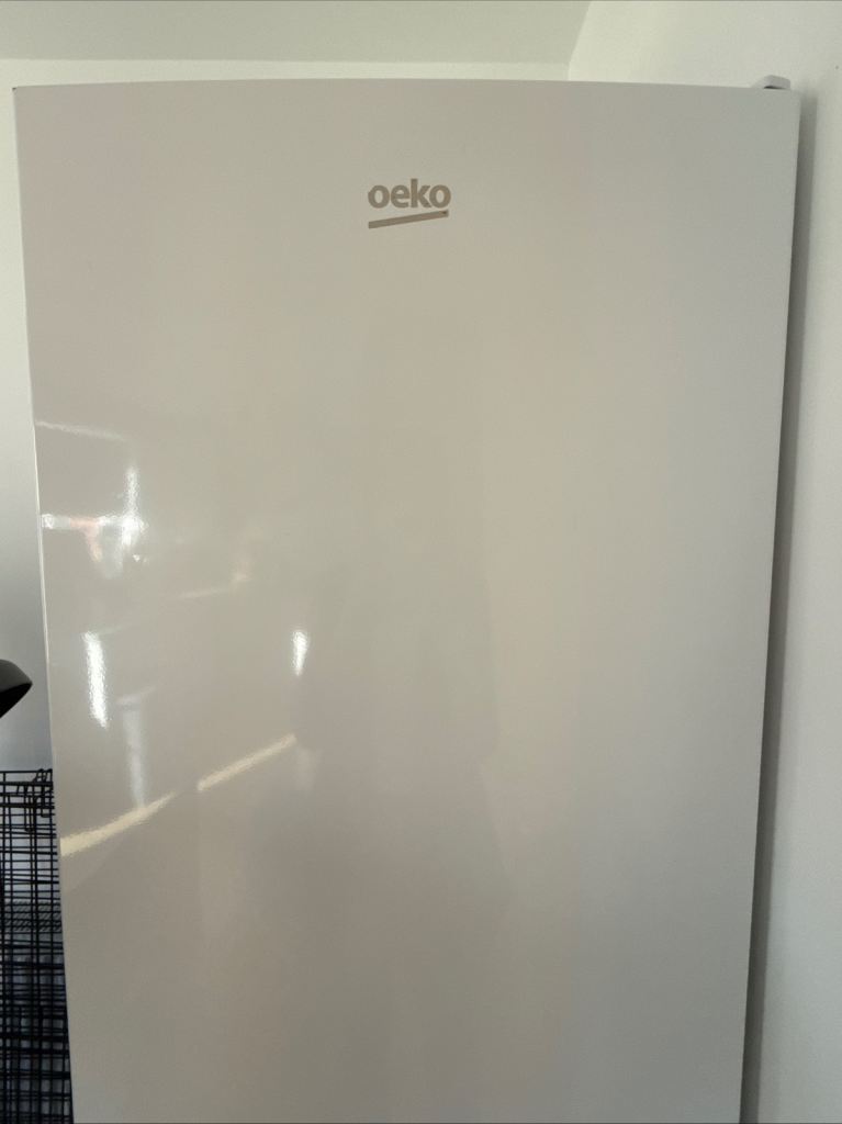 *FREE* Beko Freestanding Frost Free Fridge Freezer with Freezer Guard CRFG3582