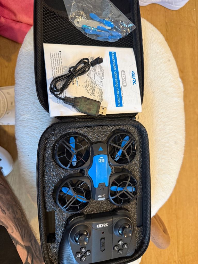 4DRC 4D-V8 Quadcopter Drone with Controller & Case