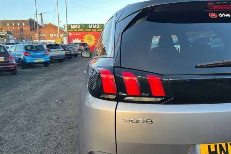 2022 Peugeot 5008 1.5 BlueHDi Allure Premium+ 5dr HATCHBACK DIESEL Manual