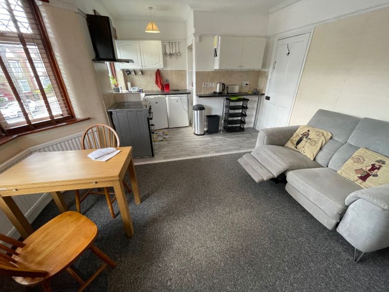 Palmers Green. All bills included. 