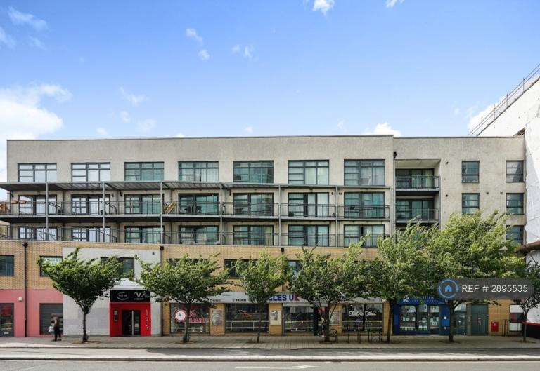 4 bedroom flat in Meridian Point, London, SE8 (4 bed) (#2895535)