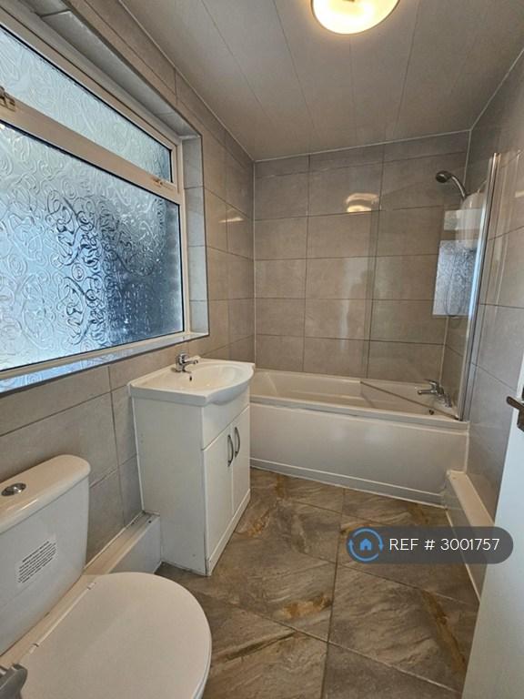 2 bedroom flat in Rooden Court, Prestwich, M25 (2 bed) (#3001757)