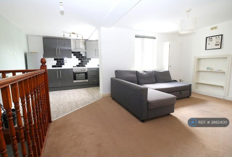 2 bedroom flat in Crouch Hill, London, N4 (2 bed) (#2862400)