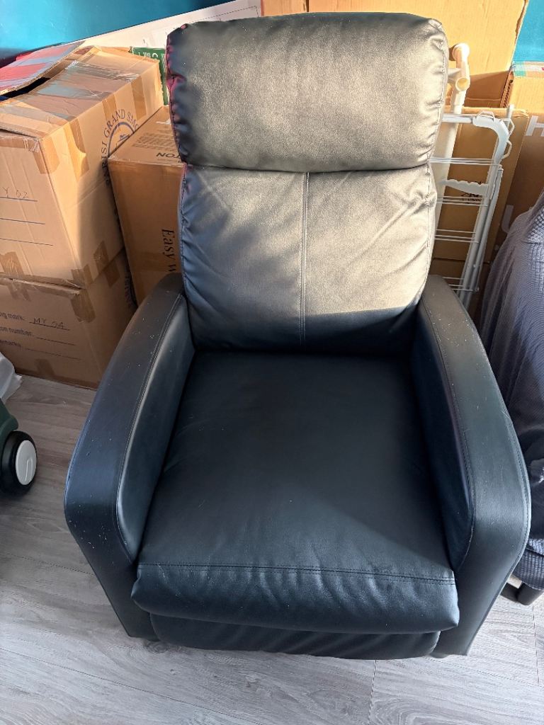 Single seater recliner chair/sofa