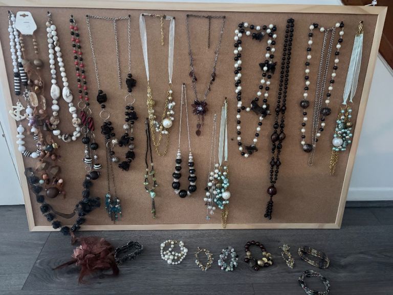 Job Lot of Fashion Jewellery- necklaces, bracelets and brooch