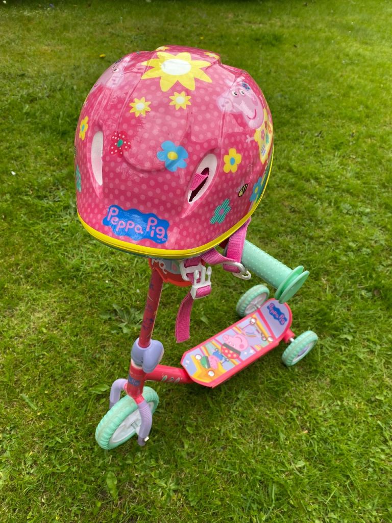 Peppa Pig scooter and helmet. 