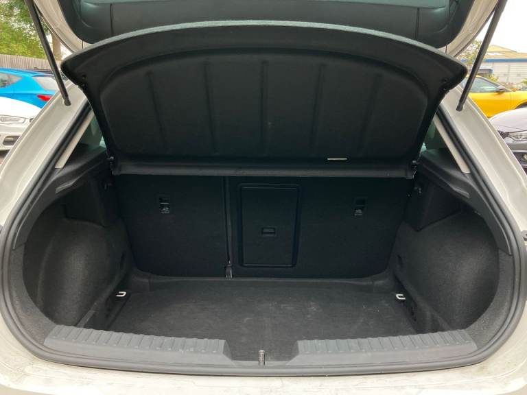 2025 SEAT Leon 1.0 eTSI FR 5dr DSG Hatchback PETROL Automatic