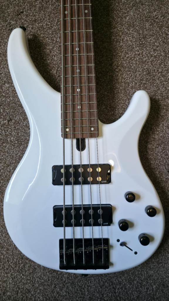 Yamaha TRBX305 5-String Bass (White) - Barely Used, Excellent Condition - £300