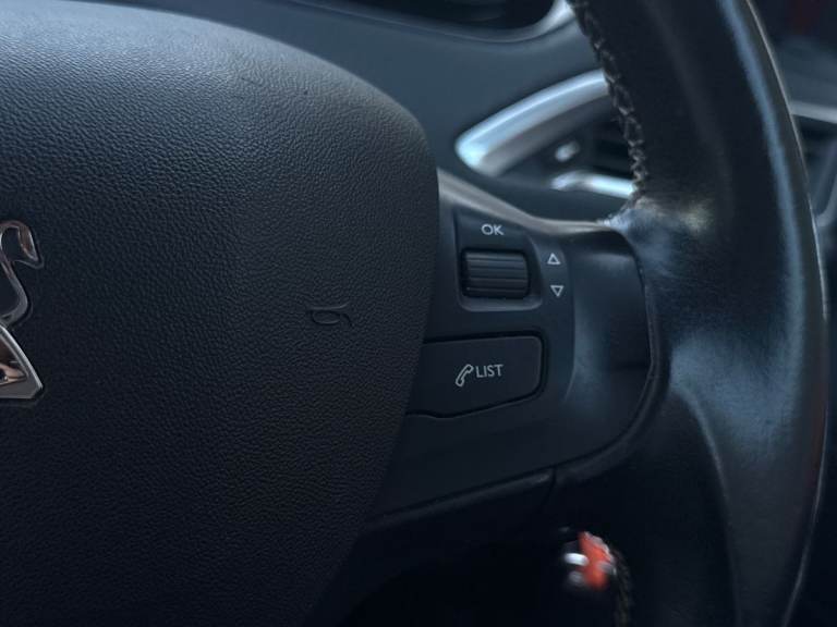 2018 Peugeot 2008 1.2 PureTech Allure 5dr HATCHBACK PETROL Manual