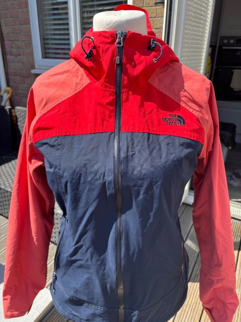Women’s North Face WaterProof Dryvent Coat/Jacket In Peach, Red And Blue