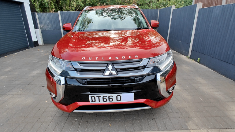 MITSUBISHI OUTLANDER PHEV 5HS 2017... Top Of Range