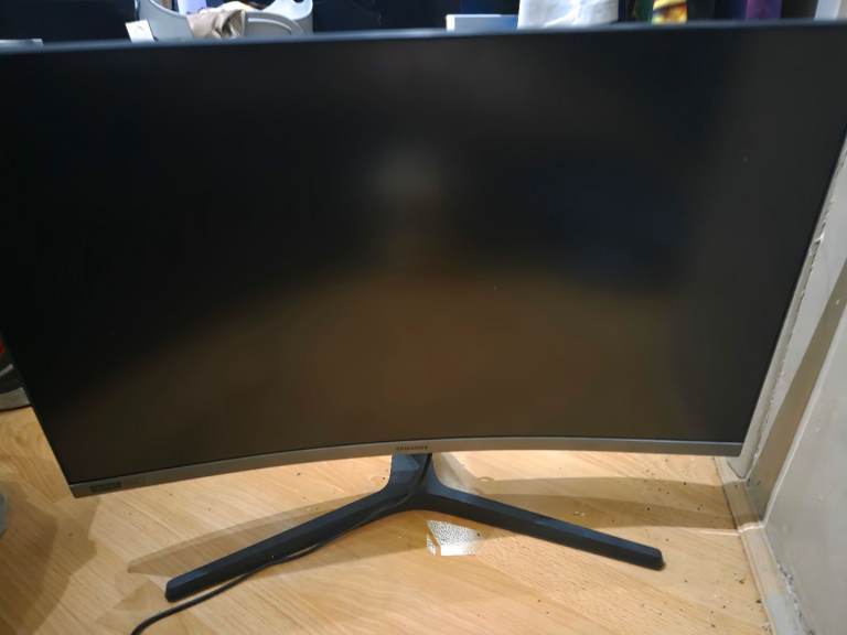 Samsung Curved Gaming Monitor – Good Condition