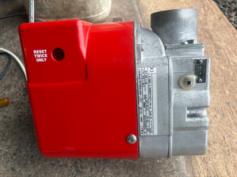 Riello RDB1 70-90 Oil fired burner in Excellent condition 21-40Kw output 