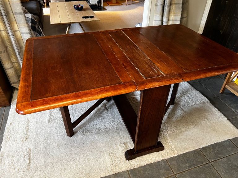 Drop leaf table