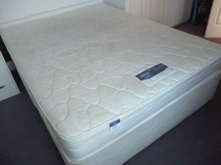 Silent night quality king size 5 foot double bed in v/good condition, only £95, Stanmore, Middlesex.