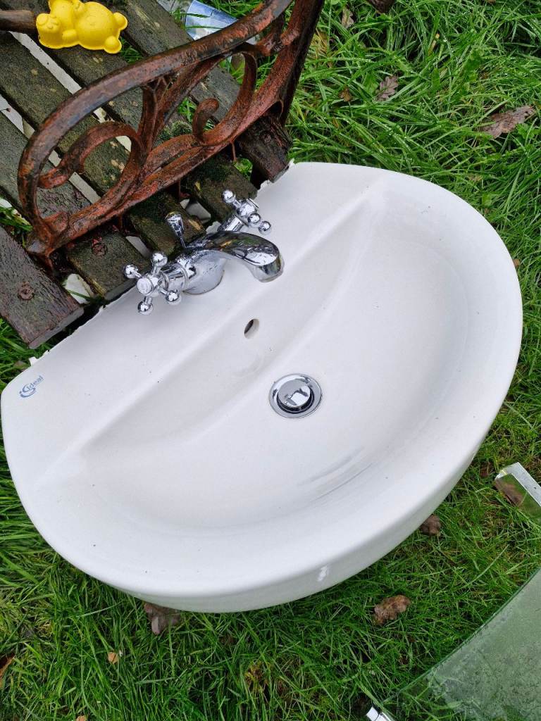 Bathroom sink and pedestal