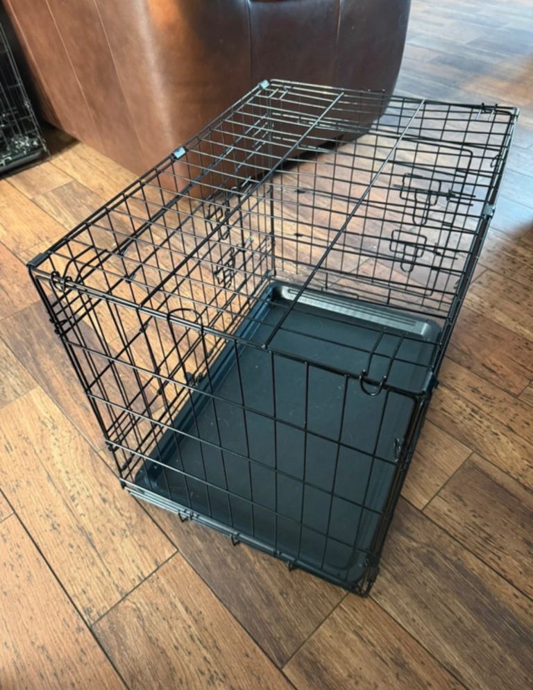 Small puppy or dog crate/cage 