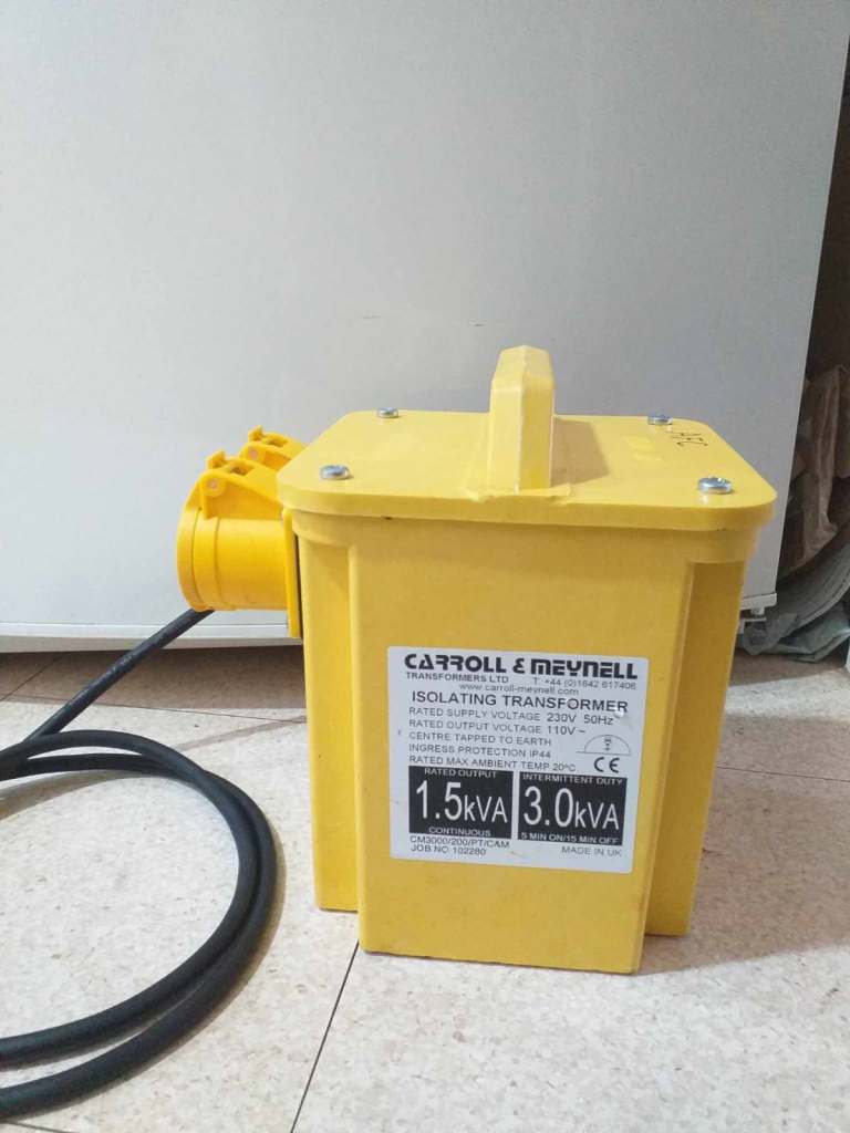 CARROLL & MEYNELL 3000VA INTERMITTENT STEP-DOWN ISOLATION TRANSFORMER 230V/110