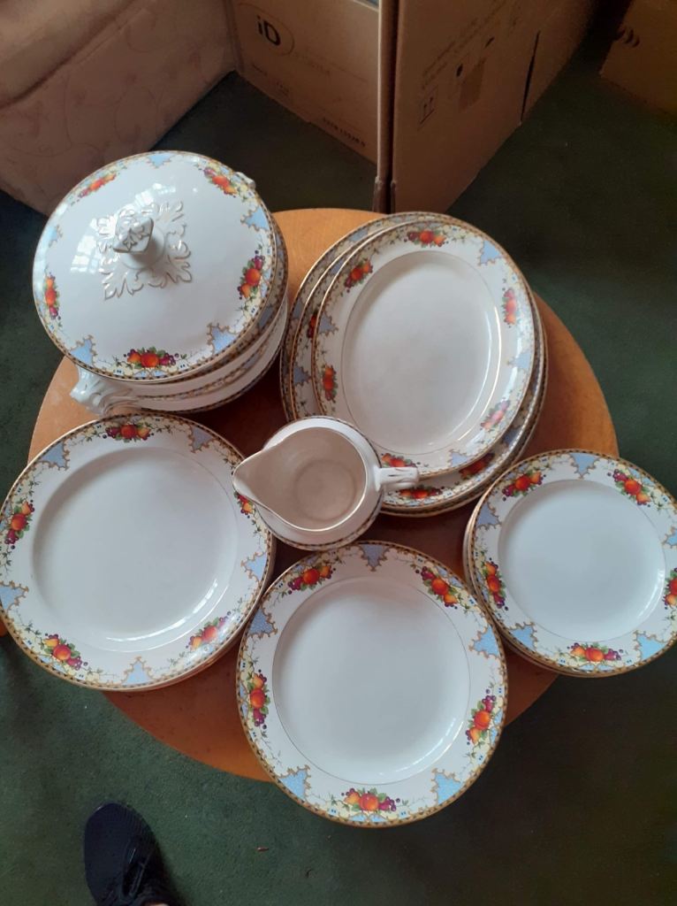 **PRICE DROP was £75, now £60** 26 Piece dinner service