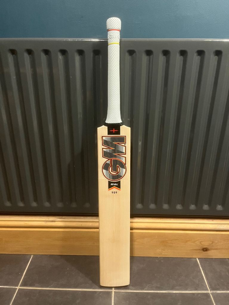 GUNN & MOORE RIVAL 909 CRICKET BAT - RED/YELLOW/BLACK Short Handle Rival L555 Blade.