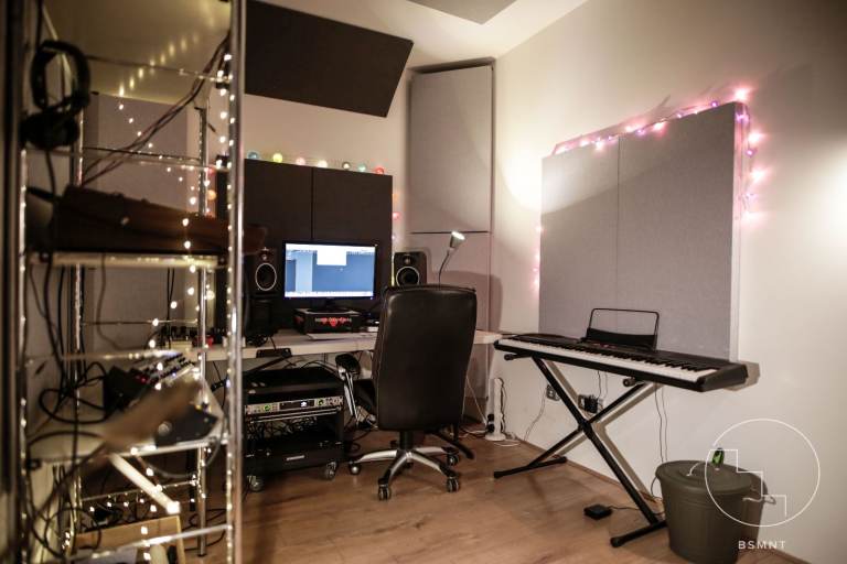 Music Production / Podcasting / Recording Studio in Finsbury Park - North London N4